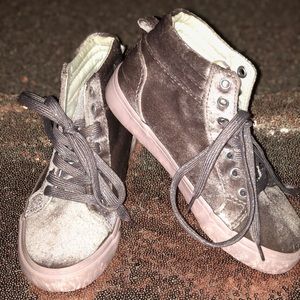 Old navy girls size 13 girls purple suede shoes